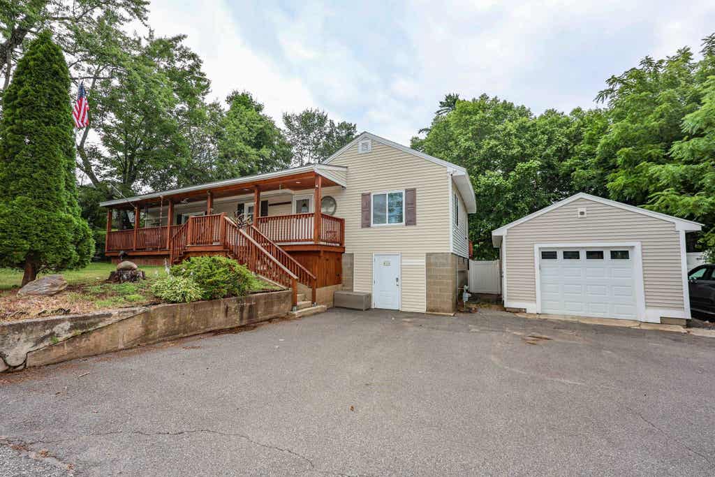 Photo of 4 Caron Street, Merrimack, NH 03054 (MLS # 5101437)