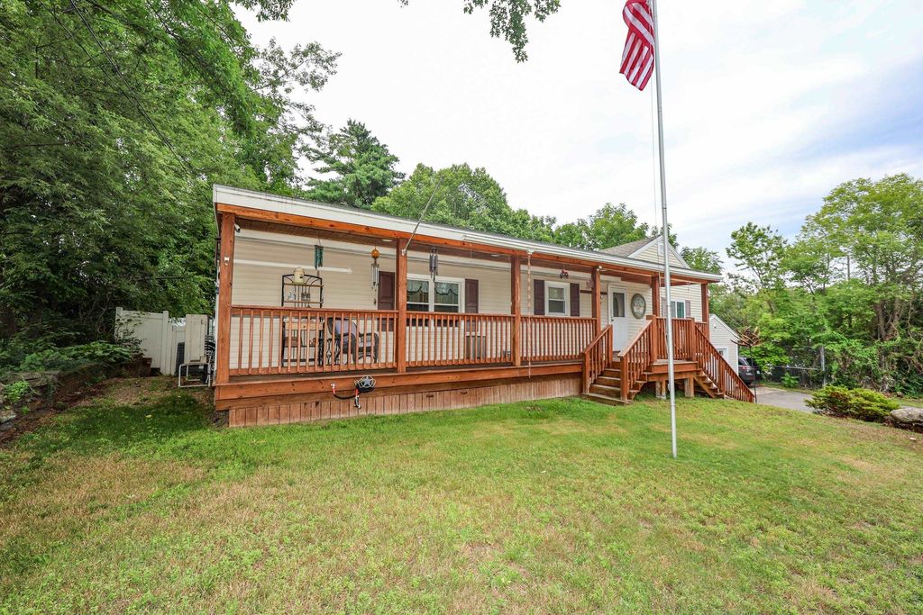 Photo of 4 Caron Street, Merrimack, NH 03054 (MLS # 5101437)