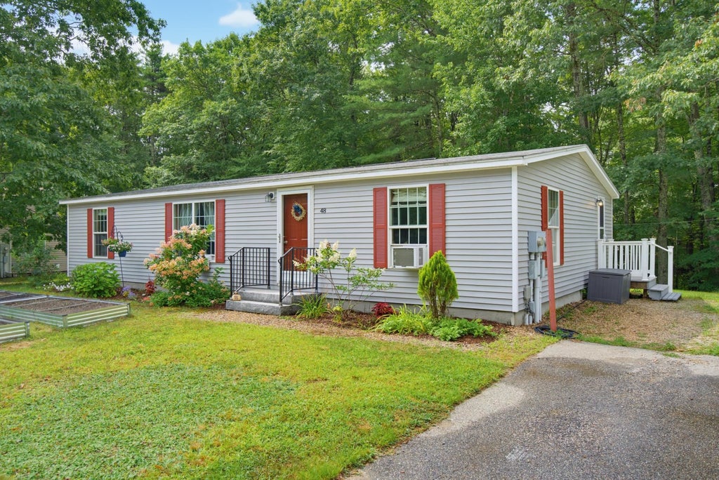 Photo of 48 Sparrow Drive, Barrington, NH 03825 (MLS # 5103619)