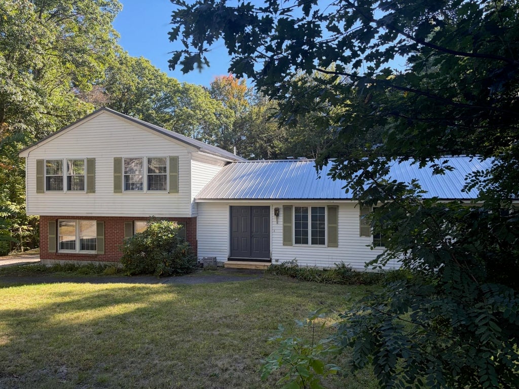 Photo of 53 Oak Knoll Road, Meredith, NH 03253 (MLS # 5077200)