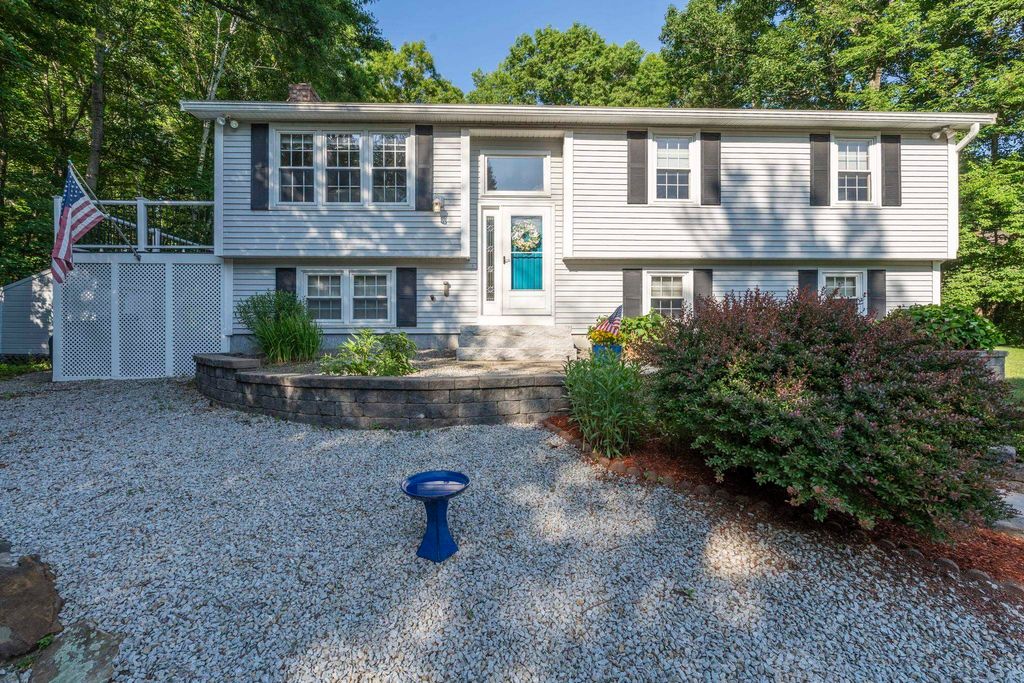 Photo of 21 Emerald Drive, Derry, NH 03038 (MLS # 5094916)