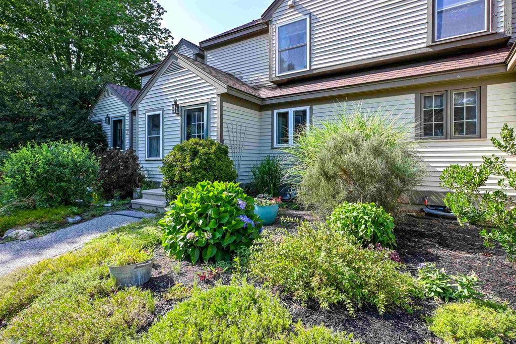 Photo of 11 Surrey Run, Dover, NH 03820 (MLS # 5101046)