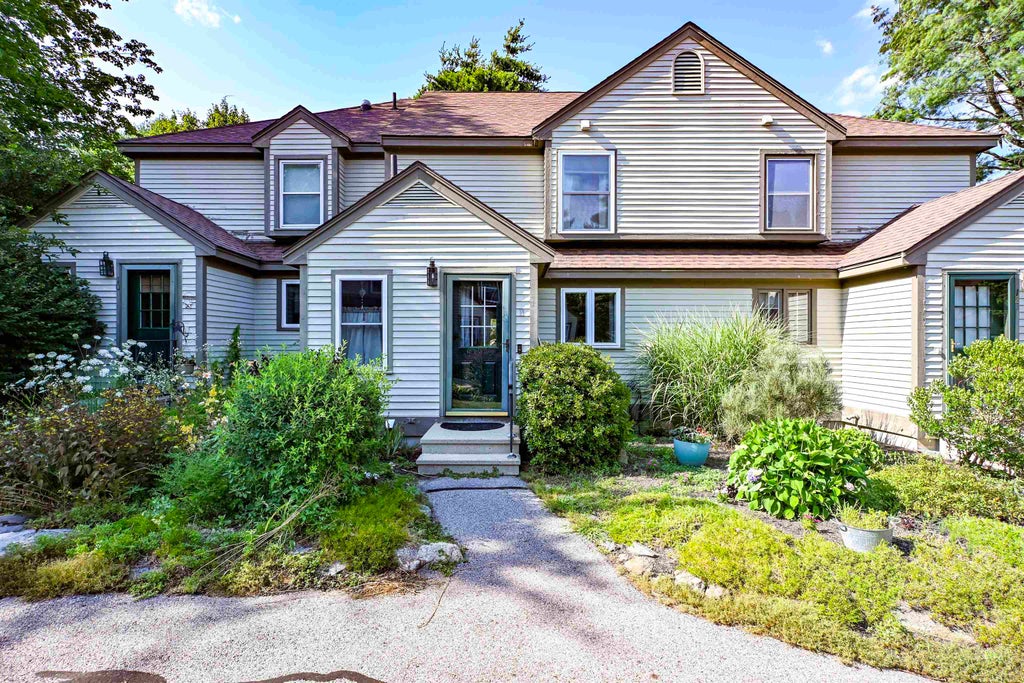 Photo of 11 Surrey Run, Dover, NH 03820 (MLS # 5101046)