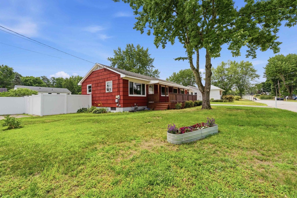 Photo of 2 Iroquois Road, Nashua, NH 03063 (MLS # 5098439)
