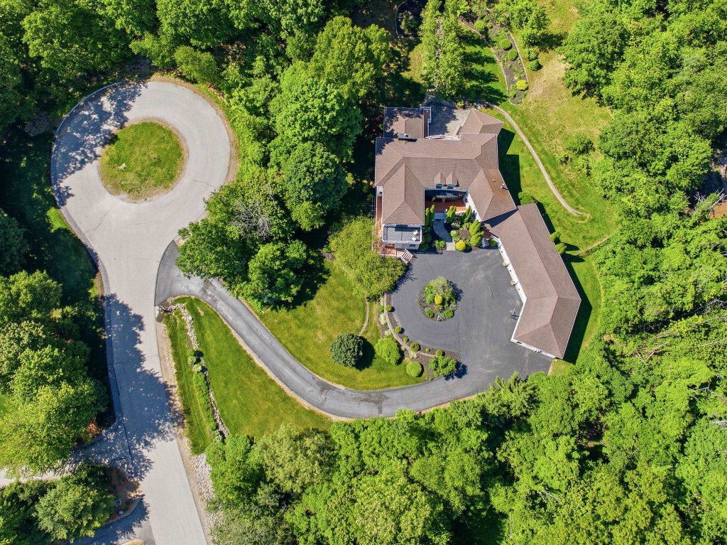Photo of 15 Chardonnay Terrace, Bedford, NH 03110 (MLS # 5093474)