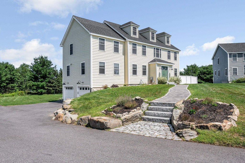 Photo of 124 Thistlewood Drive, Pelham, NH 03076 (MLS # 5103899)