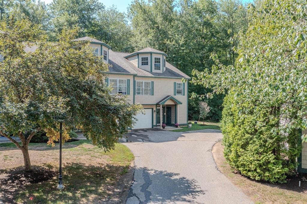Photo of 61 Clearwater Drive, Dover, NH 03820 (MLS # 5106762)