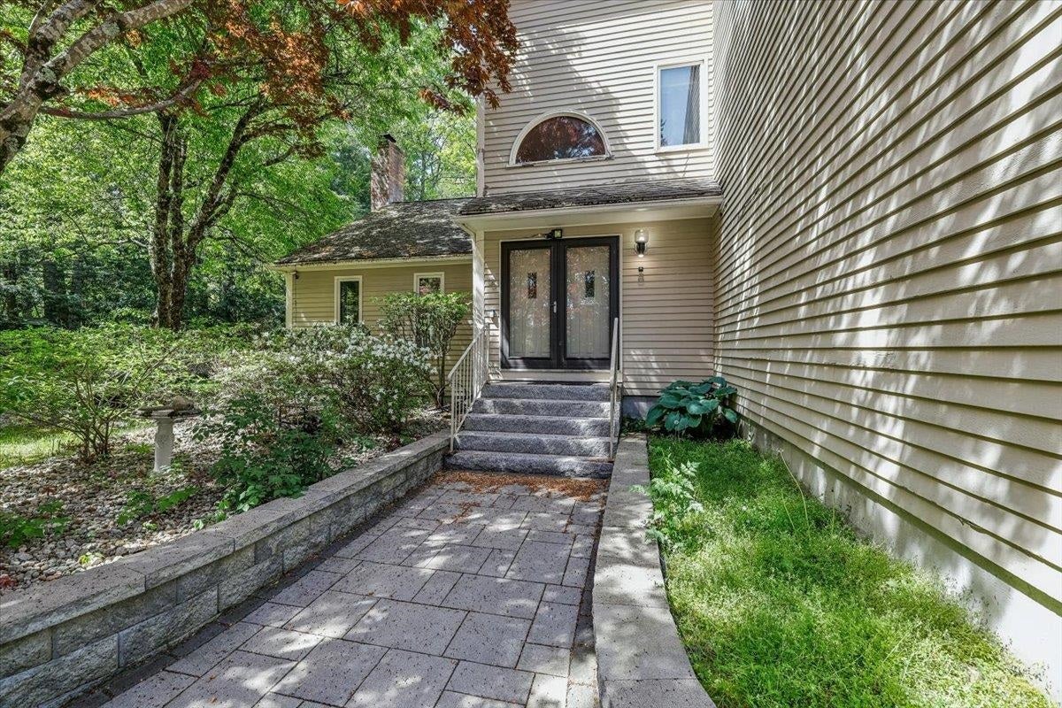 5 Cobblestone Place