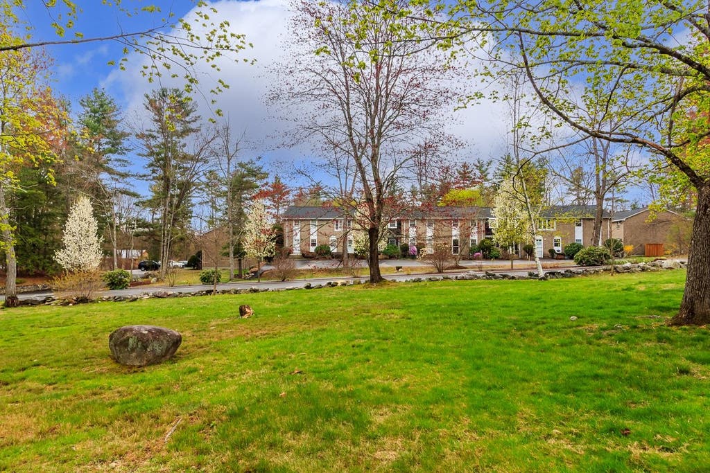 Photo of 24 Fieldstone Drive, Londonderry, NH 03053 (MLS # 5087044)