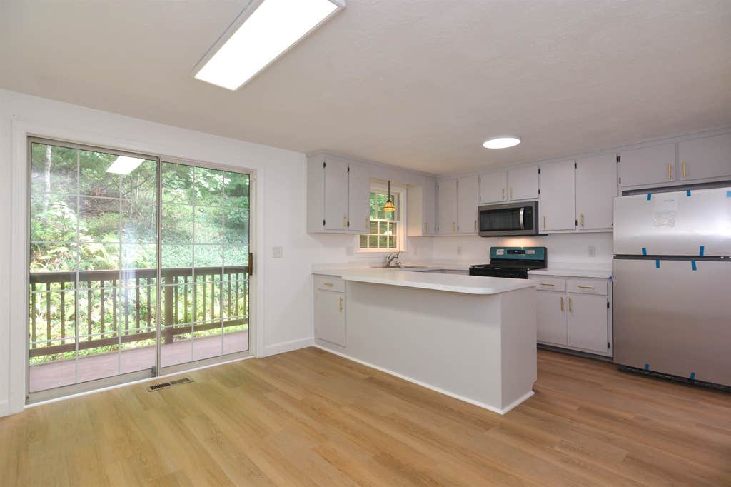 Photo of 8 Hawkstead Hollow, Nashua, NH 03063 (MLS # 5103917)