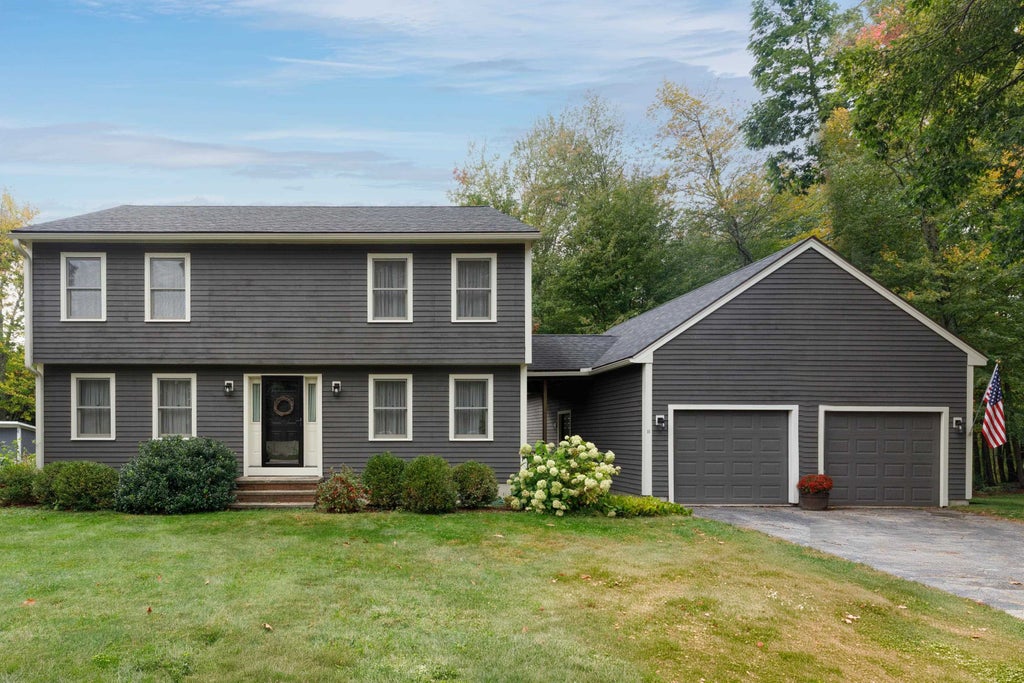 Photo of 11 Peterson Circle, Concord, NH 03301 (MLS # 5112541)