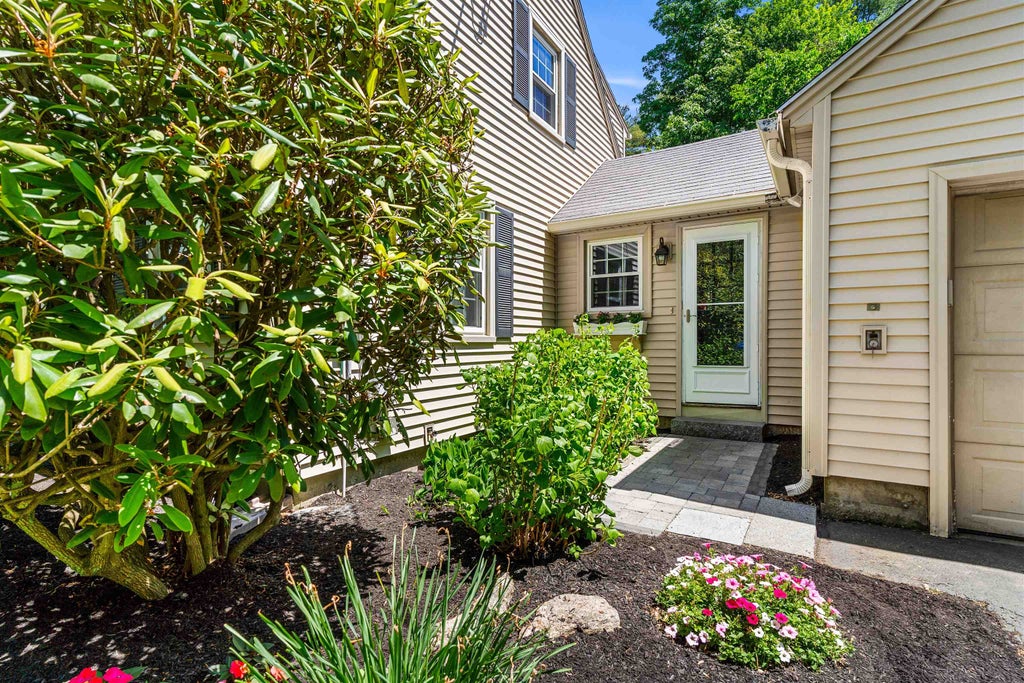 Photo of 190 Nashua Road, Bedford, NH 03110 (MLS # 5111041)