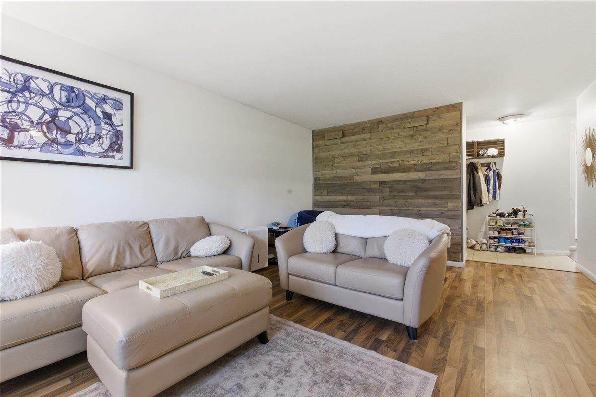 37 Twin Oaks Terrace