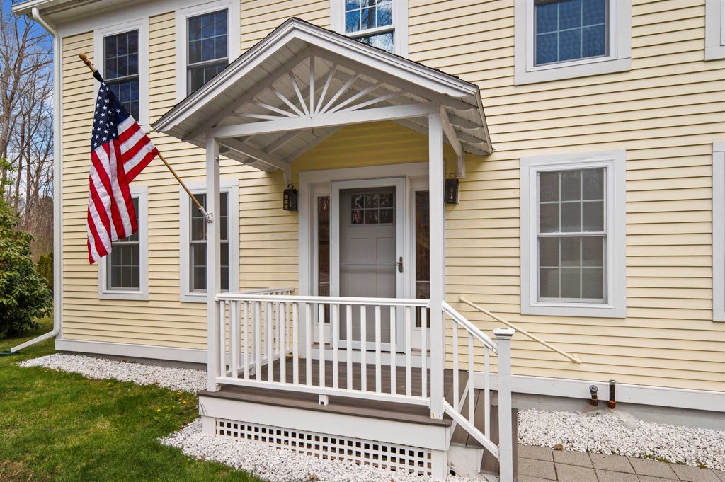 Photo of 105 Brentwood Road, Exeter, NH 03833 (MLS # 5087919)