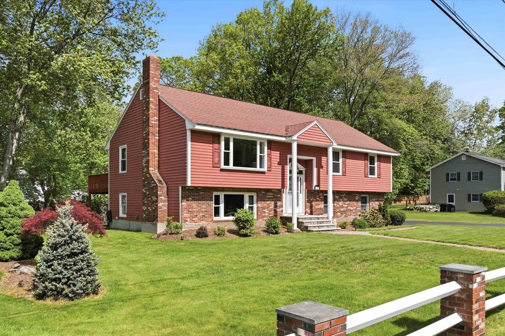 Photo of 13 Diamond Avenue, Salem, NH 03079 (MLS # 5090831)