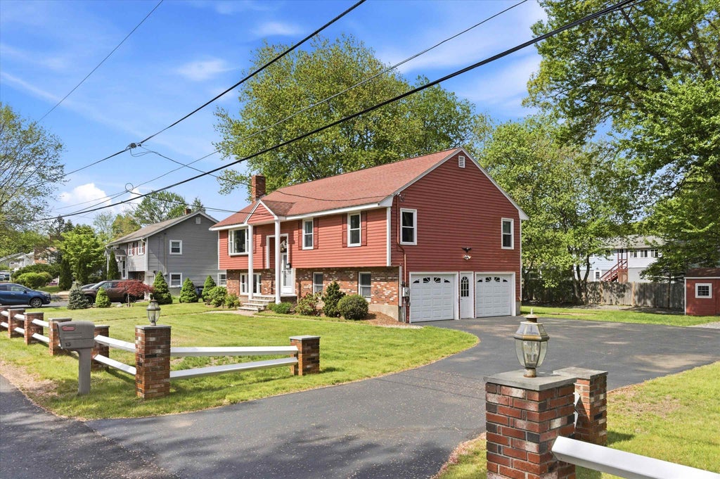 Photo of 13 Diamond Avenue, Salem, NH 03079 (MLS # 5090831)