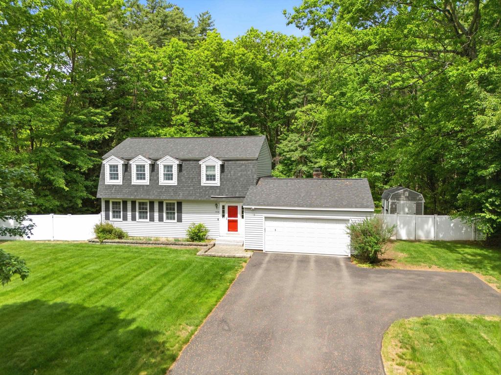 Photo of 20 Ministerial Drive, Merrimack, NH 03054 (MLS # 5091327)