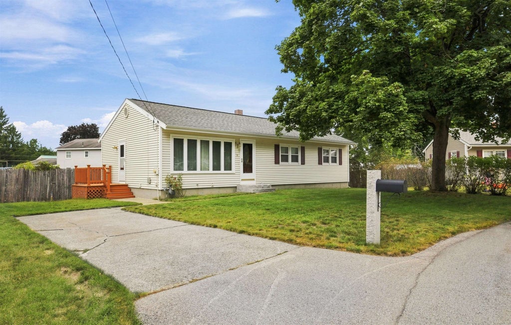 Photo of 6 Galway Road, Nashua, NH 03062 (MLS # 5109424)