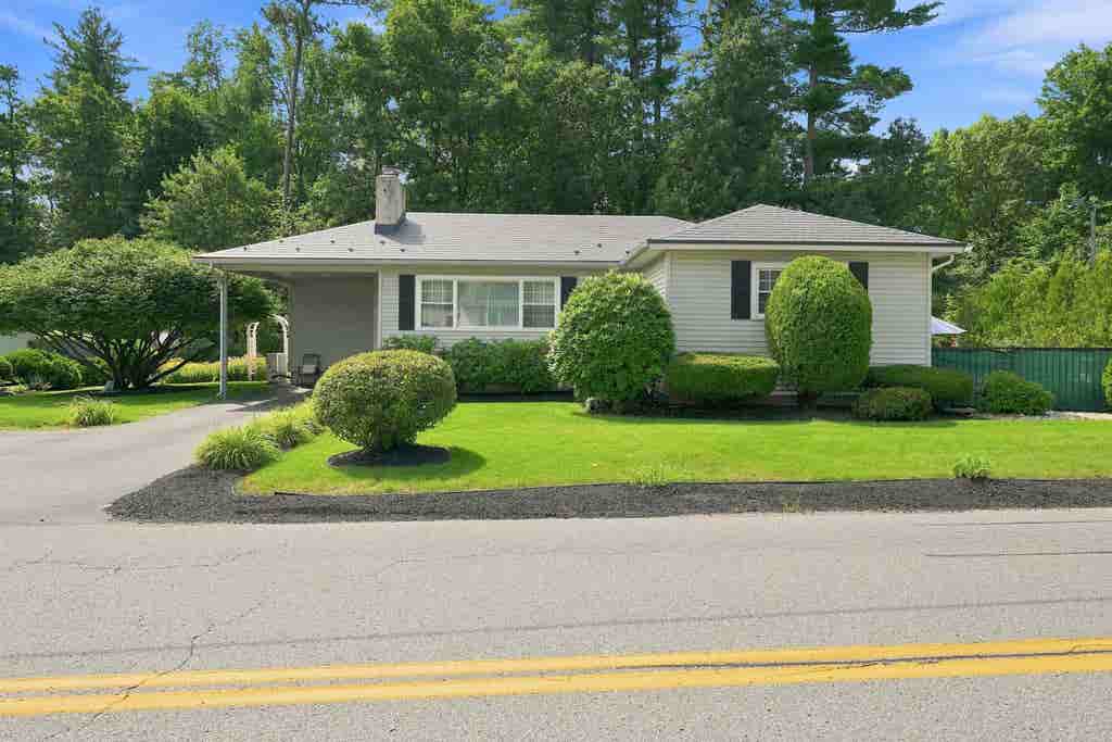 Photo of 33 Palomino Lane, Bedford, NH 03110 (MLS # 5104419)
