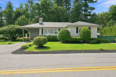 Photo of 33 Palomino Lane, Bedford, NH 03110 (MLS # 5104419)