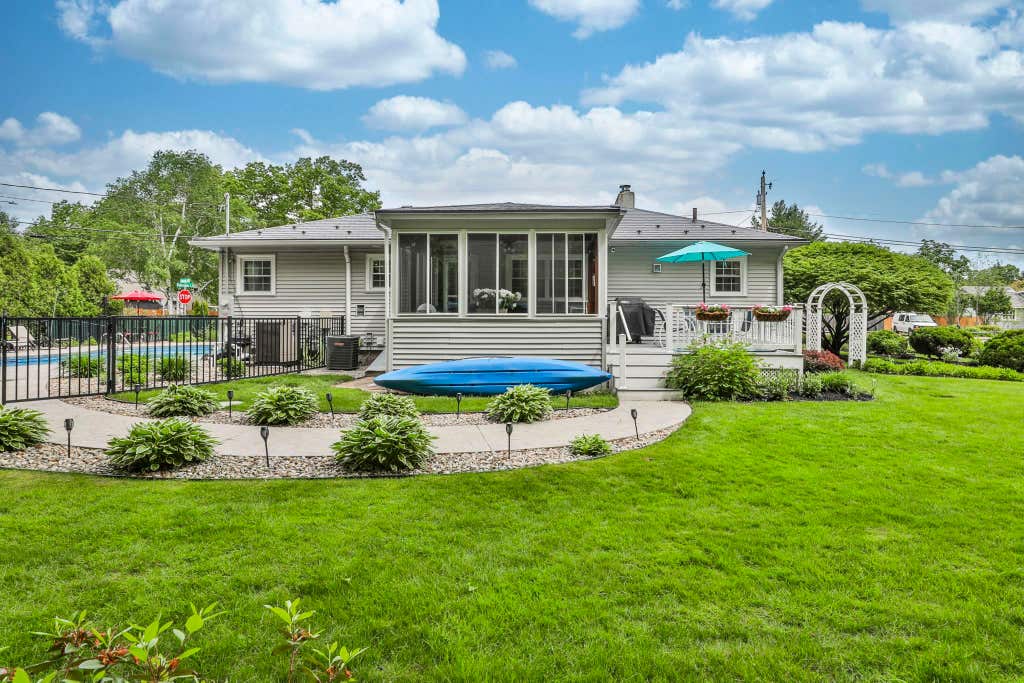 Photo of 33 Palomino Lane, Bedford, NH 03110 (MLS # 5104419)
