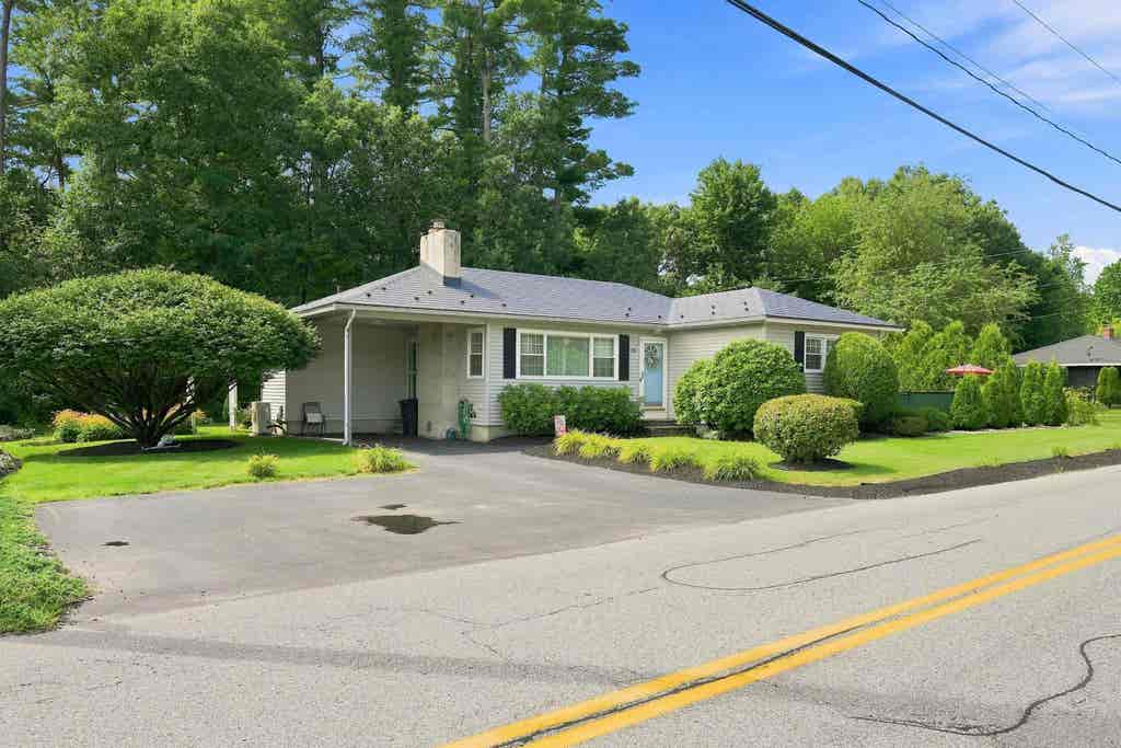 Photo of 33 Palomino Lane, Bedford, NH 03110 (MLS # 5104419)