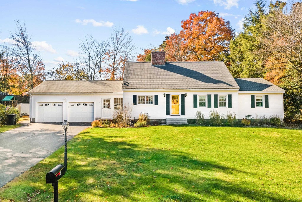 Photo of 6 Glenwood Lane, Merrimack, NH 03054 (MLS # 5115656)