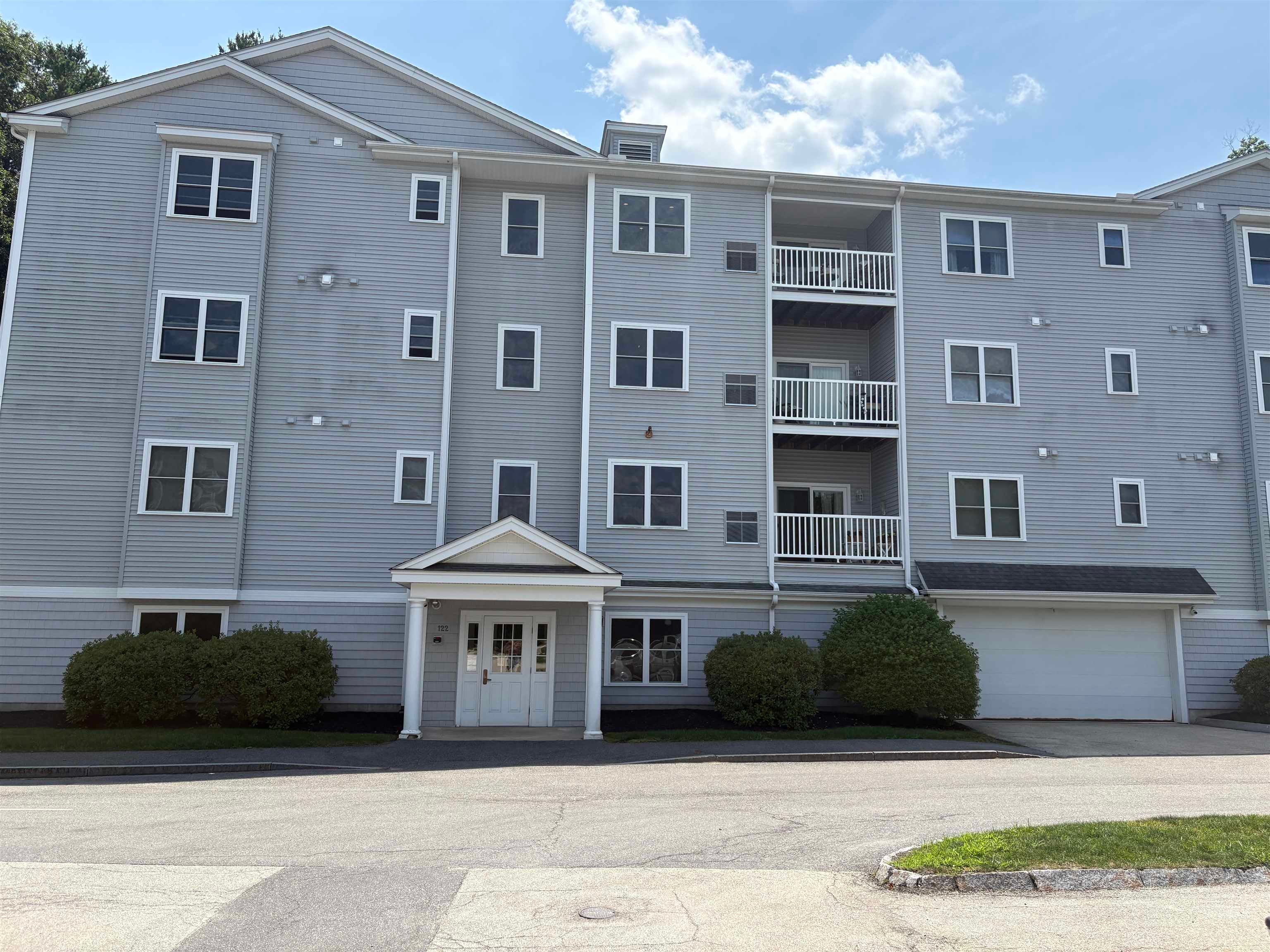 Photo 1 of 10 — 122 Coliseum Avenue 301, Nashua, NH 03063
