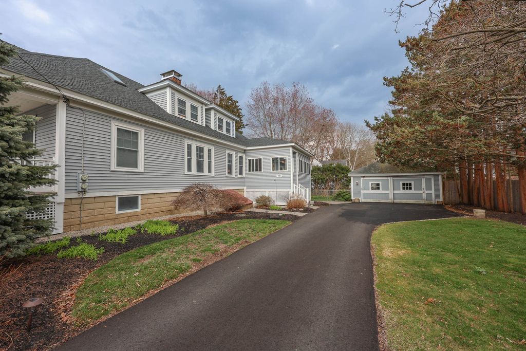 Photo of 749 Maple Street, Manchester, NH 03104 (MLS # 5092710)