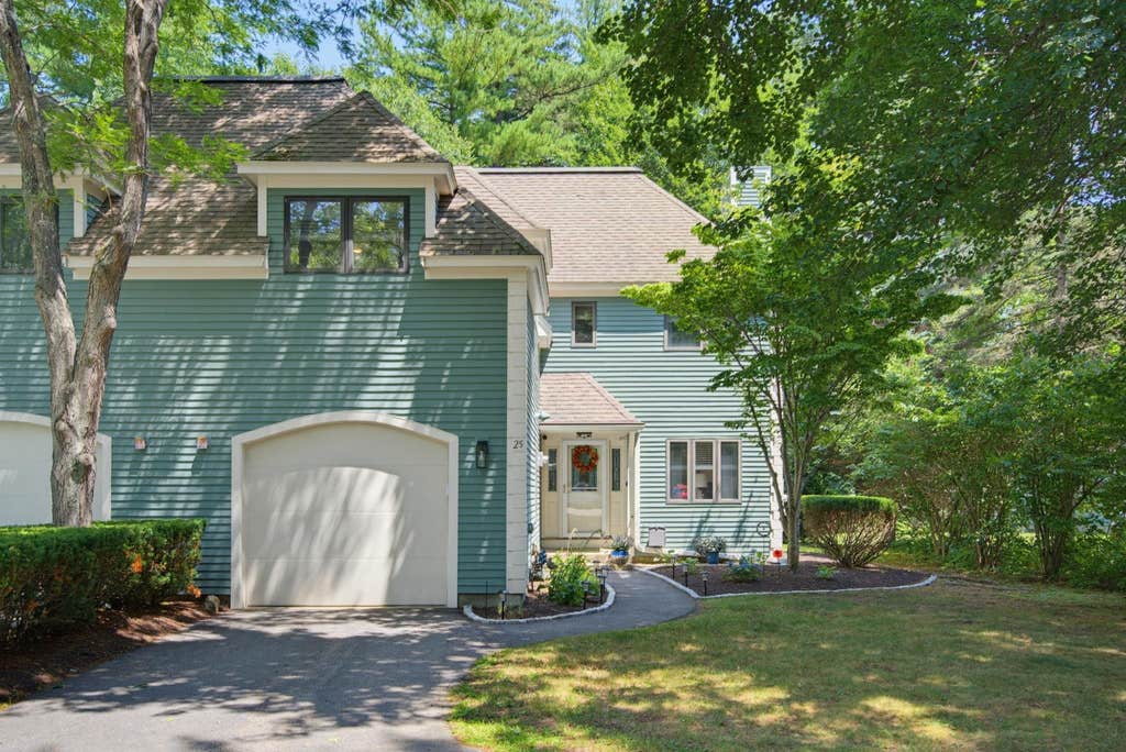 Photo of 25 Clearwater Drive, Dover, NH 03820 (MLS # 5102021)