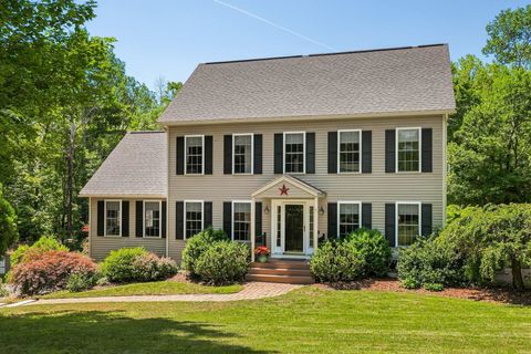 Photo of 13 Robinson Street, Brentwood, NH 03833 (MLS # 5099809)