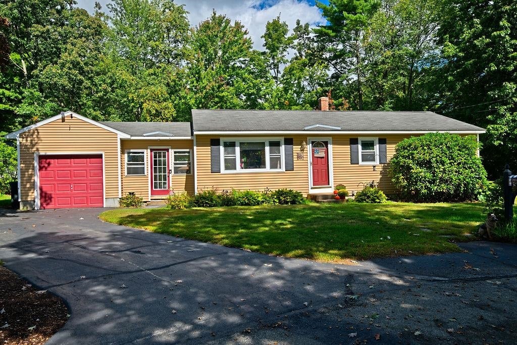 Photo of 5 Cyr Drive, Hooksett, NH 03106 (MLS # 5110743)