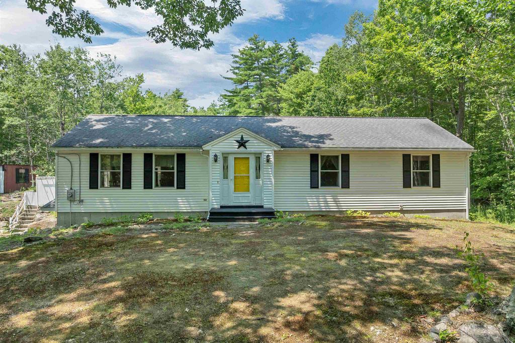 Photo of 495 Halls Hill Road, Alton, NH 03809 (MLS # 5101077)