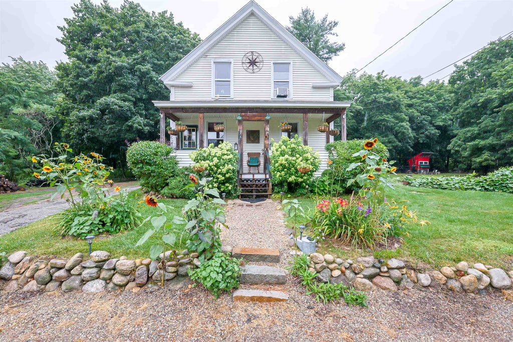 Photo of 38 Border Street, Amherst, NH 03031 (MLS # 5103151)