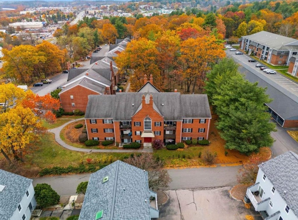 Photo of 9 Louisburg Square #5, Nashua, NH 03060 (MLS # 5099433)