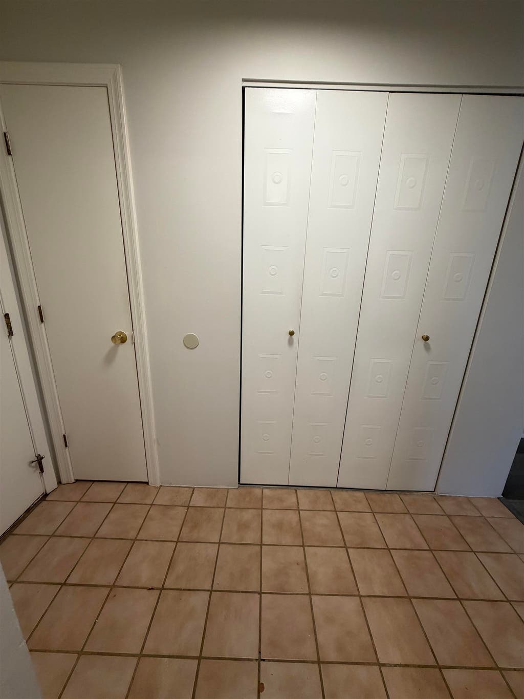 Photo of 9 Louisburg Square #5, Nashua, NH 03060 (MLS # 5099433)