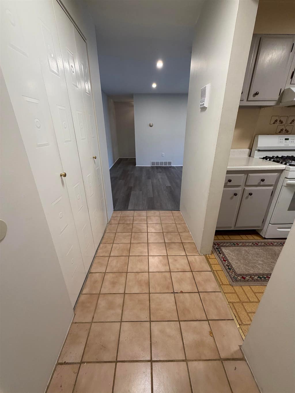 Photo of 9 Louisburg Square #5, Nashua, NH 03060 (MLS # 5099433)