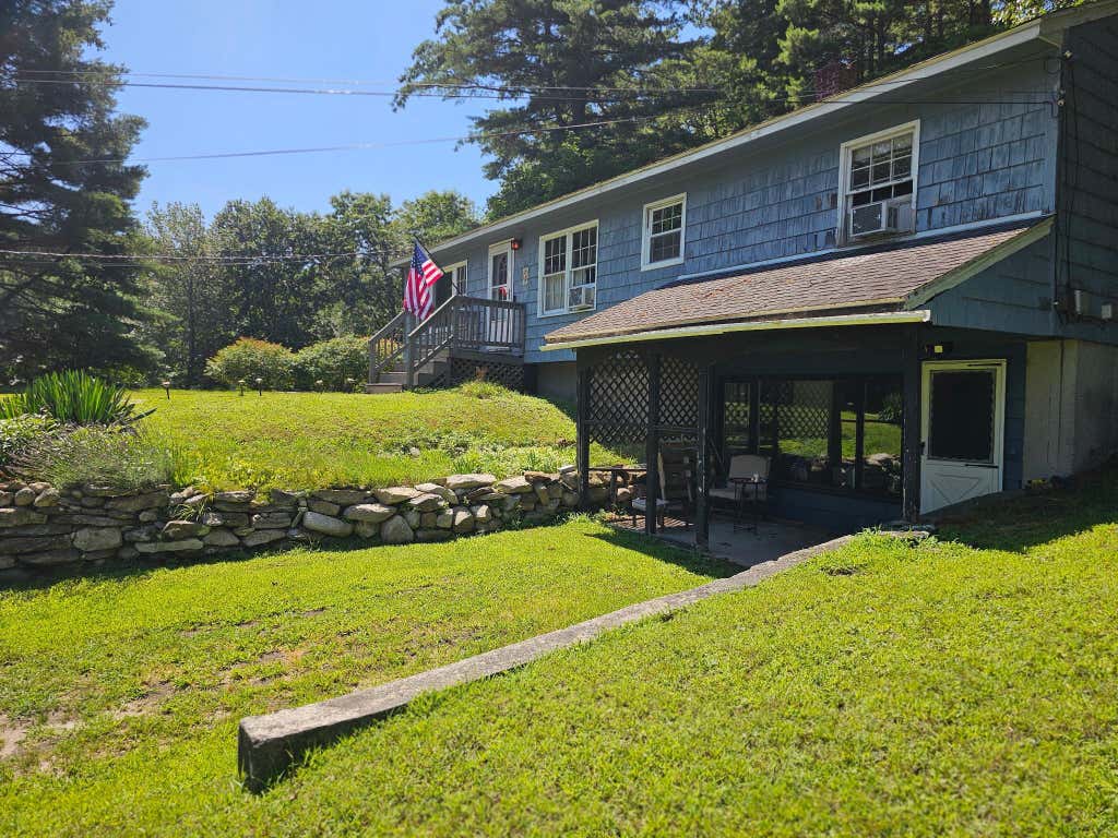 Photo of 72 Greeley Street, Hudson, NH 03051 (MLS # 5104081)