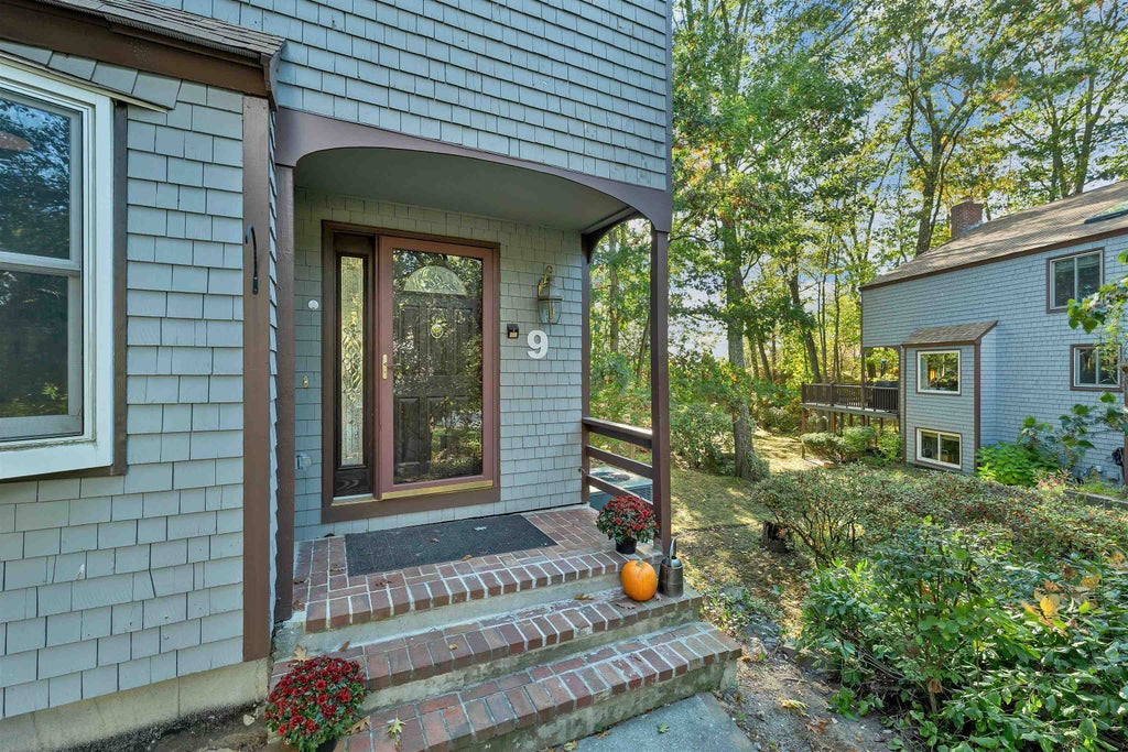 Photo of 9 Kipford Way, Nashua, NH 03063 (MLS # 5105554)