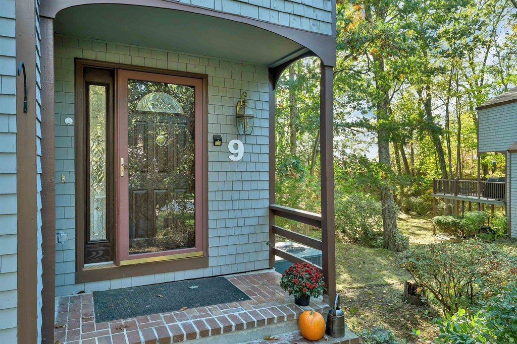 Photo of 9 Kipford Way, Nashua, NH 03063 (MLS # 5105554)
