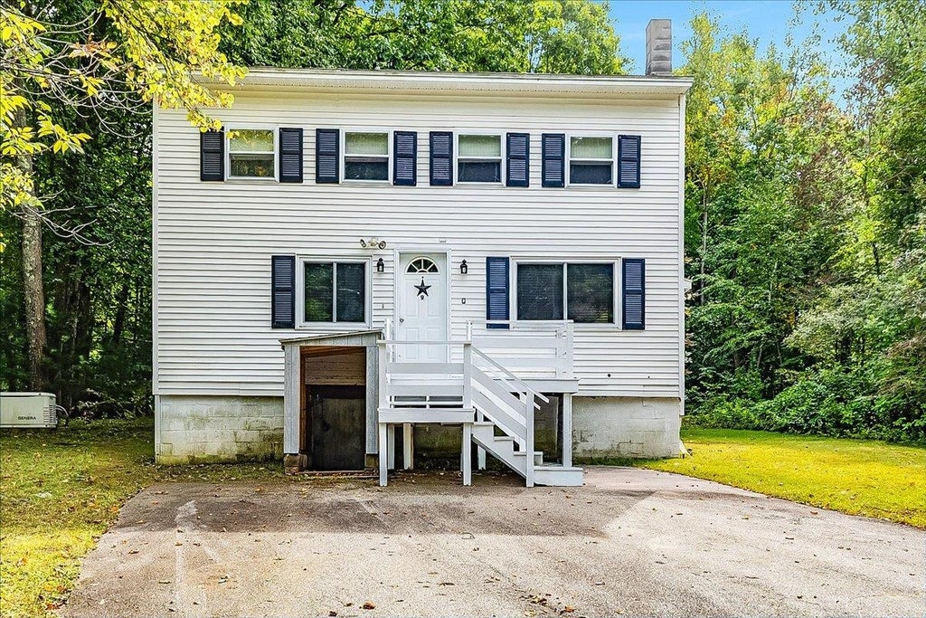Photo of 9 Beaver Lake Road, Derry, NH 03038 (MLS # 5111169)