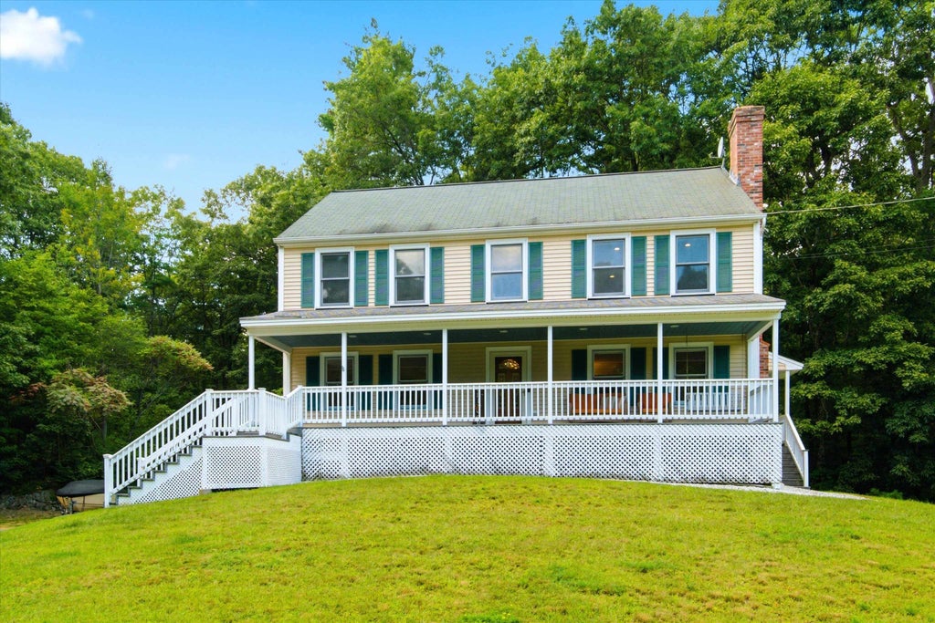 Photo of 9 Sandalwood Road, Hudson, NH 03051 (MLS # 5107139)