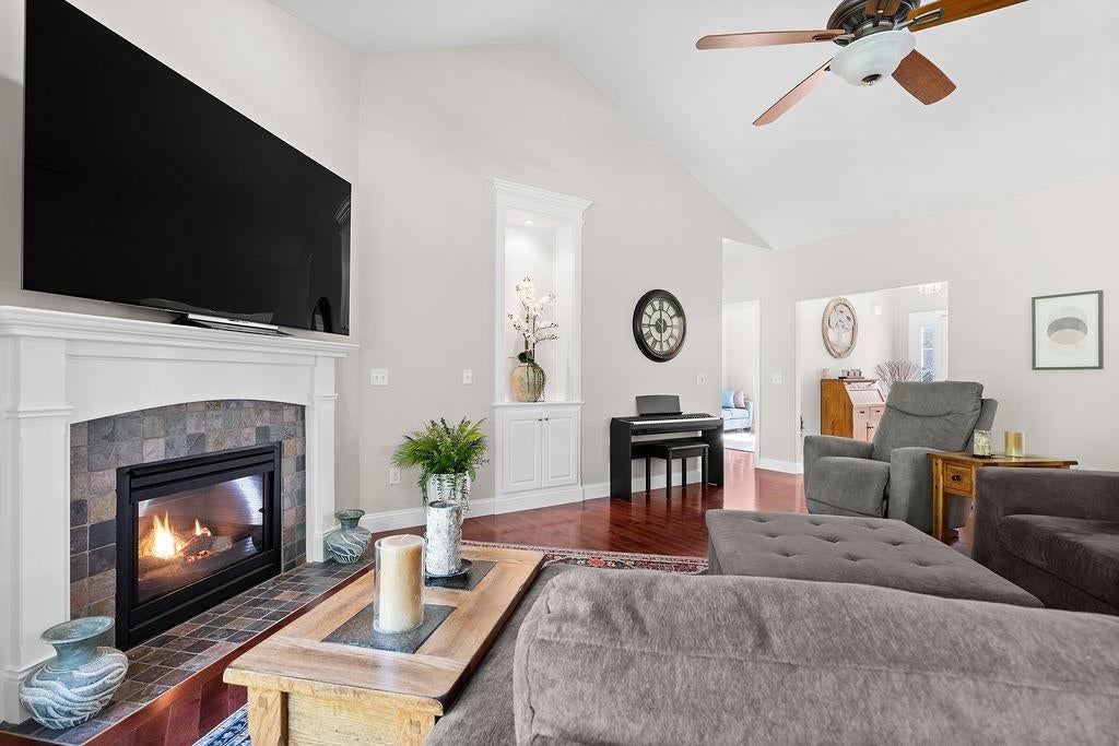 6 Swan Circle
