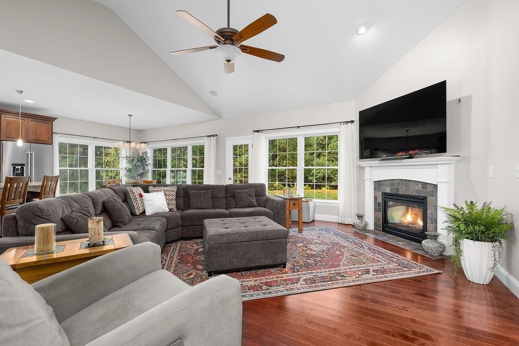6 Swan Circle