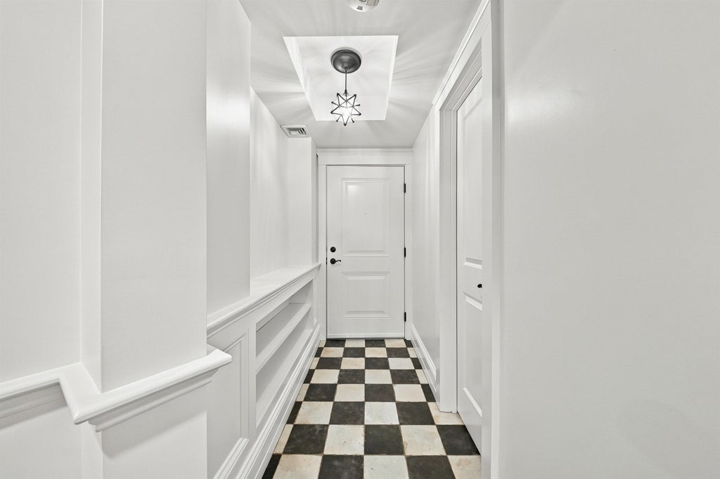 Photo of 66 State Street #403, Portsmouth, NH 03801 (MLS # 5103137)