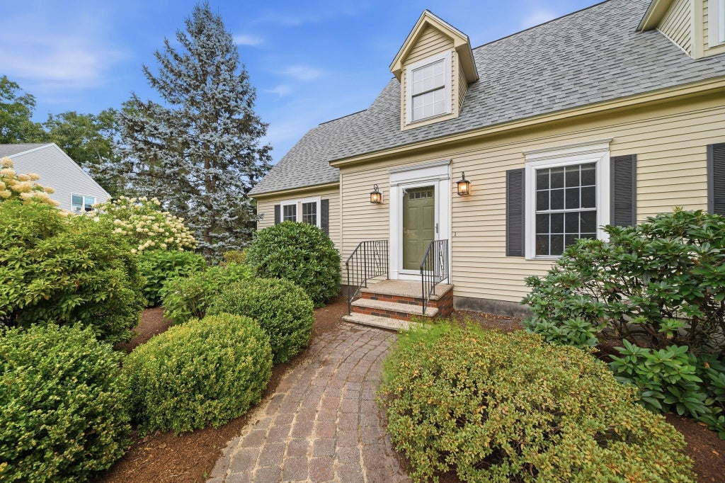 Photo of 13 Hanover Lane, Derry, NH 03038 (MLS # 5105548)