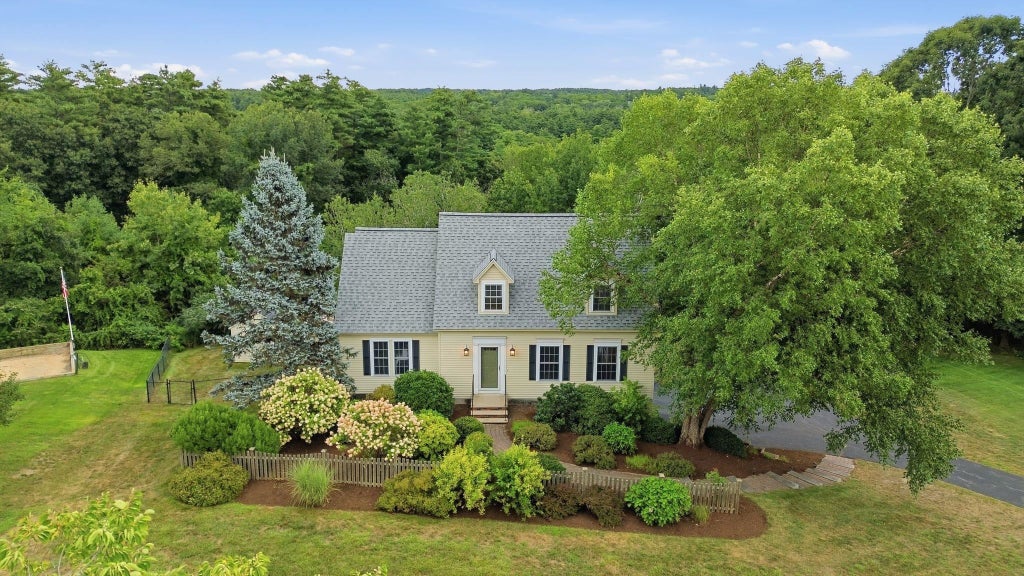 Photo of 13 Hanover Lane, Derry, NH 03038 (MLS # 5105548)