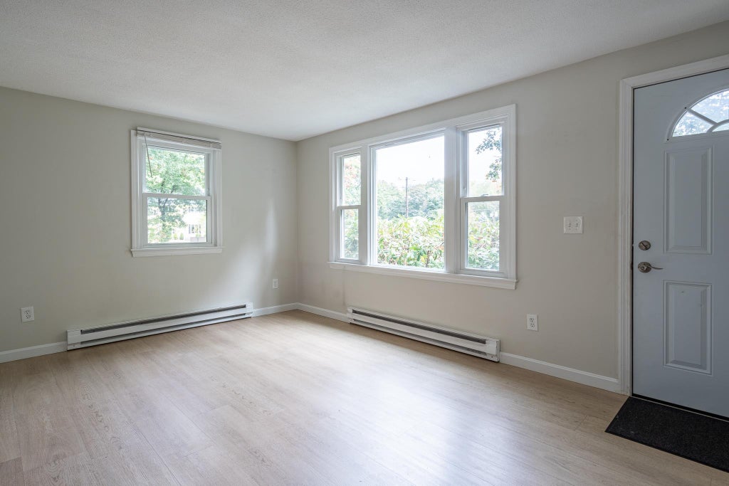 Photo of 76 Boulder Drive, Londonderry, NH 03053 (MLS # 5112407)