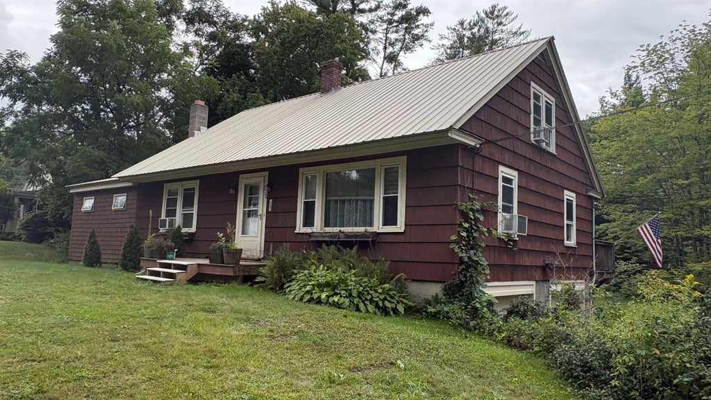 Photo of 153 Highland Street, Plymouth, NH 03264 (MLS # 5112141)