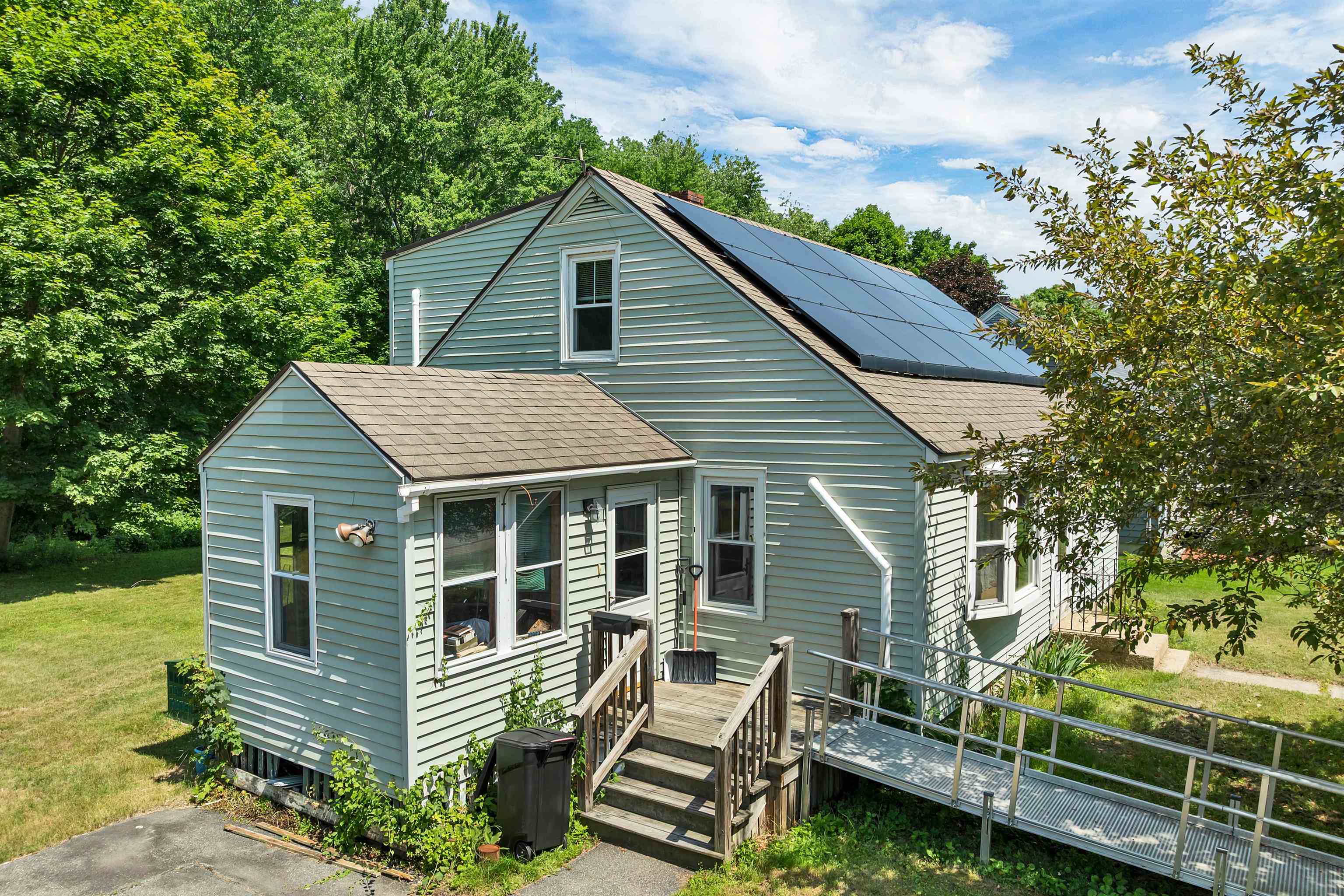 20 Maplecrest Street